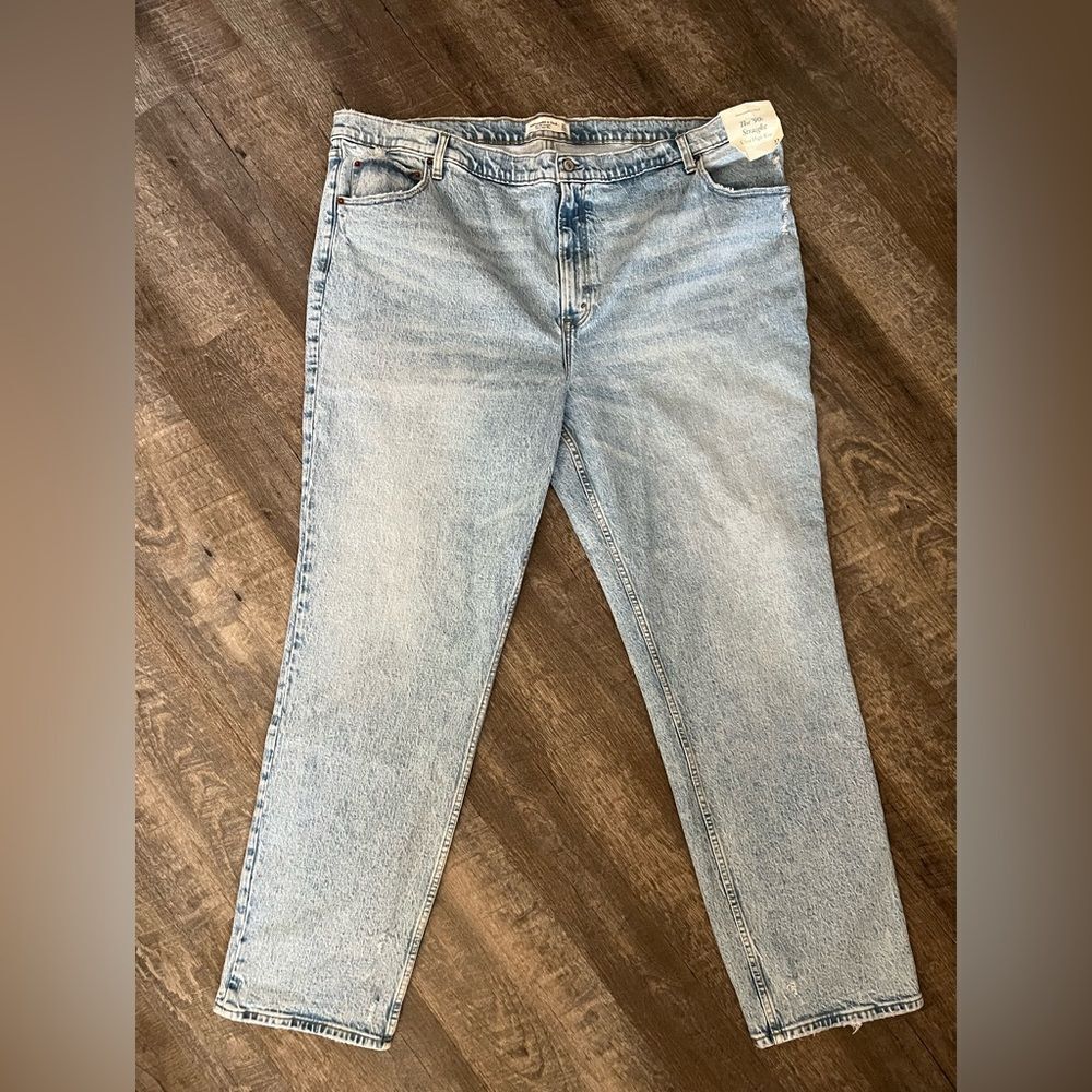 Abercrombie & Fitch Ultra High Rise 90s Straight Jean- Size 37/24